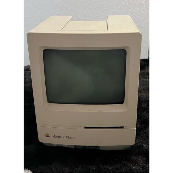 Apple Macintosh Classic M1420 Desktop Computer No AccessoriesFOR PARTS AS IS